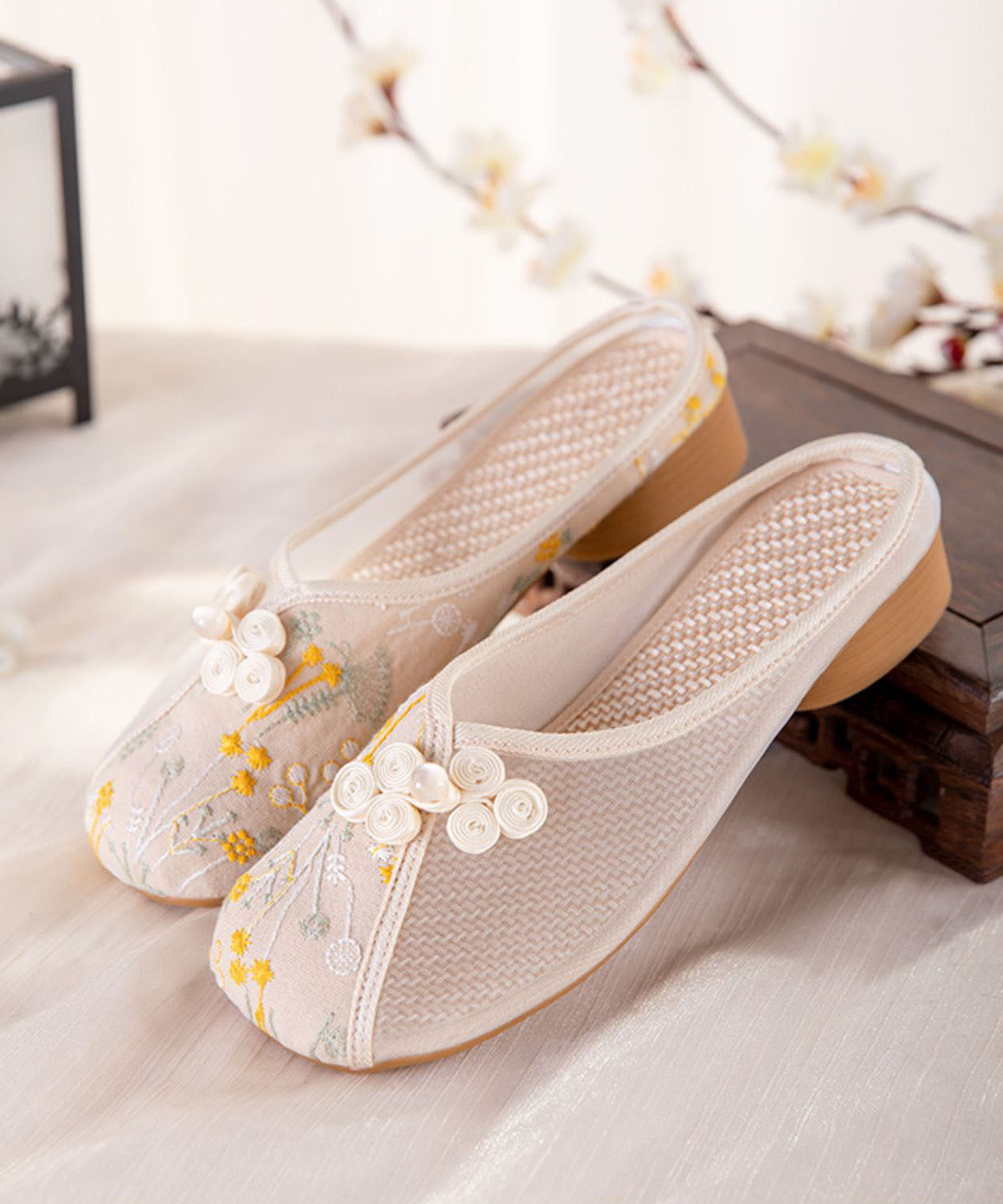 Beige Embroideried Slide Sandals Tulle Splicing