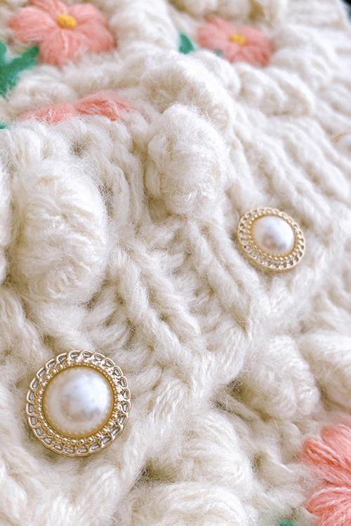 Pearl Button Cardigan-white