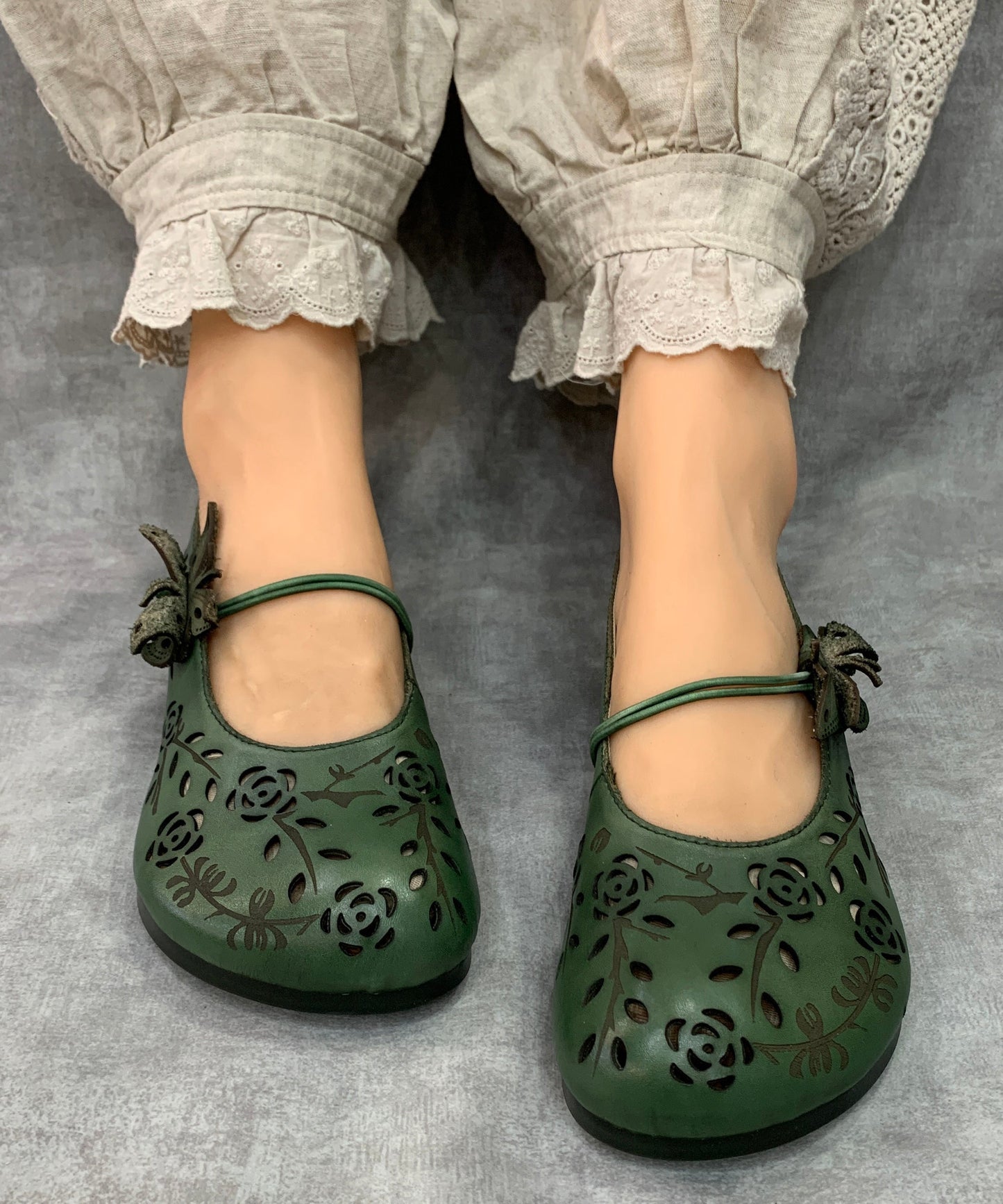 Green Hollow Out Genuine Leather Flat Feet Shoes