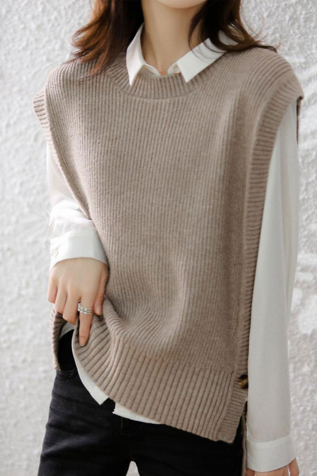 Raquel® | Solid color wool sweater vest with a crew neck